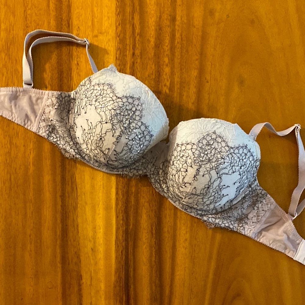 EUC Victoria's Secret Gray Lace T-Shirt Bra Super Soft Cups Size 32 DDD